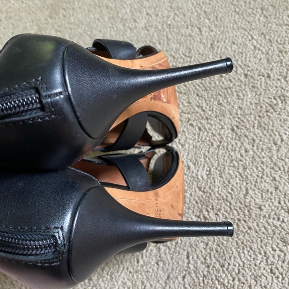 Authentic Givenchy caged woven leather high heels black edgy - Picture 6 of 7